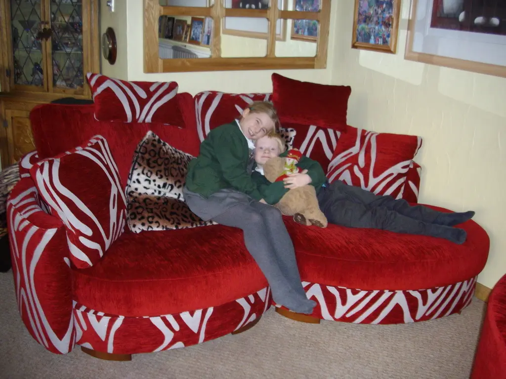 Grandchildren on new Fama Sofa