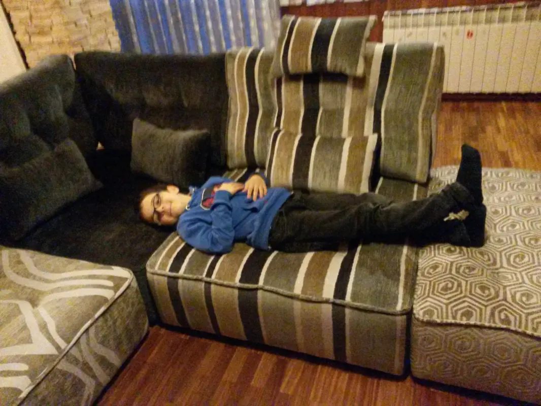 Iker: mi sofá!!!!!