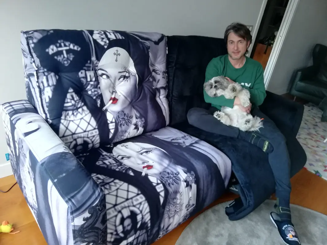 Con Pauliño en nuestro super sofá