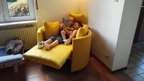 Moonrise niños leyendo