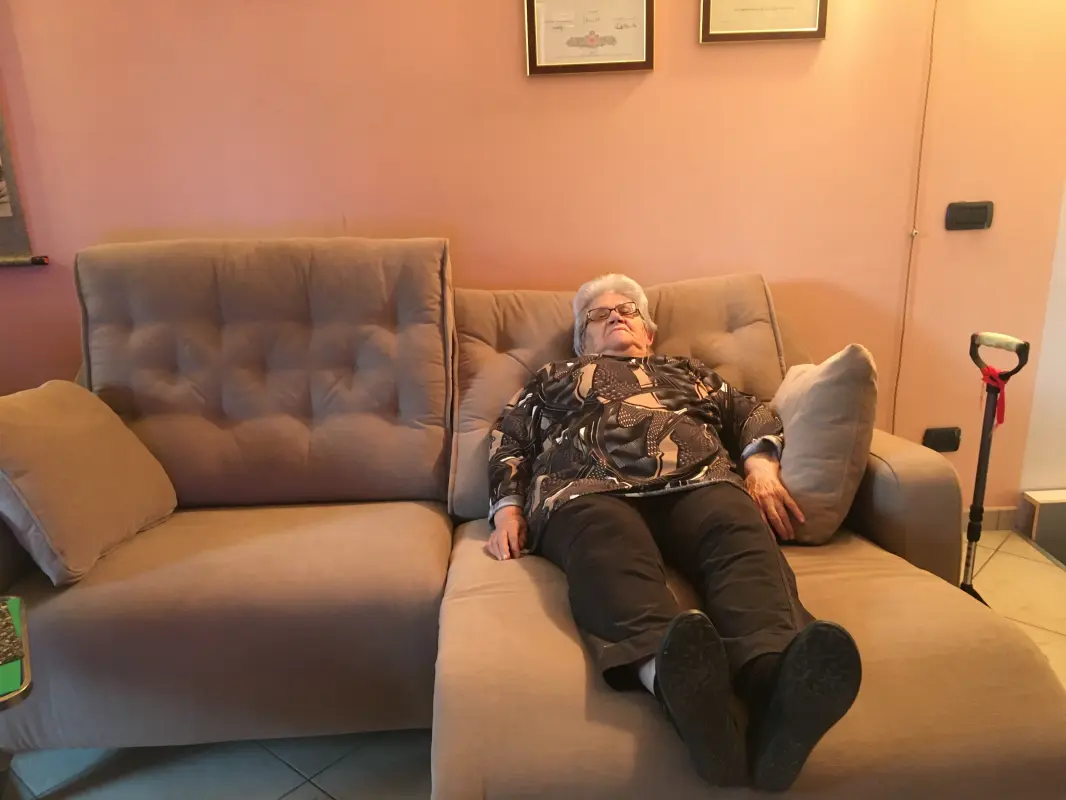 Riposo di una nonna di 90 anni