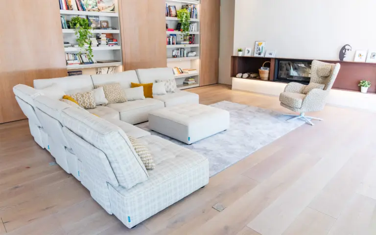 Arianne Love sofa Fama 2020 07