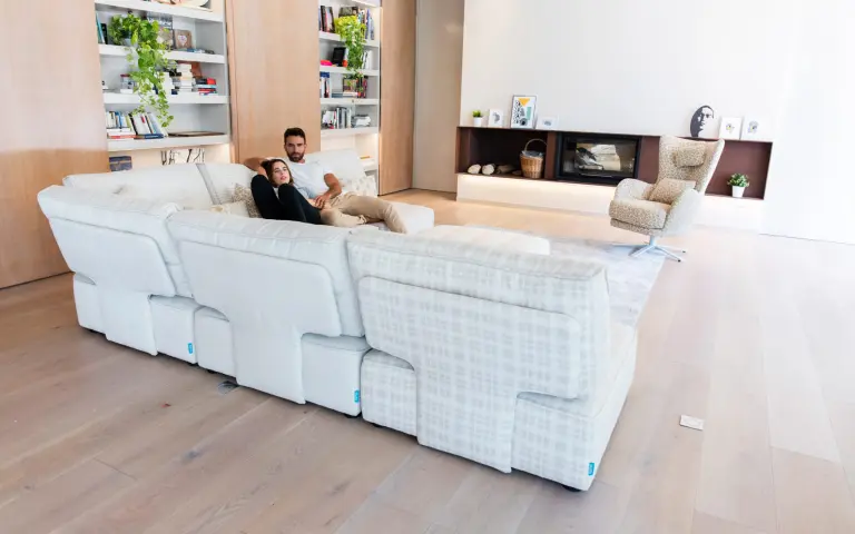 Arianne Love sofa Fama 2020 06