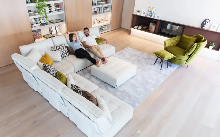 Arianne Love sofa Fama 2020 09