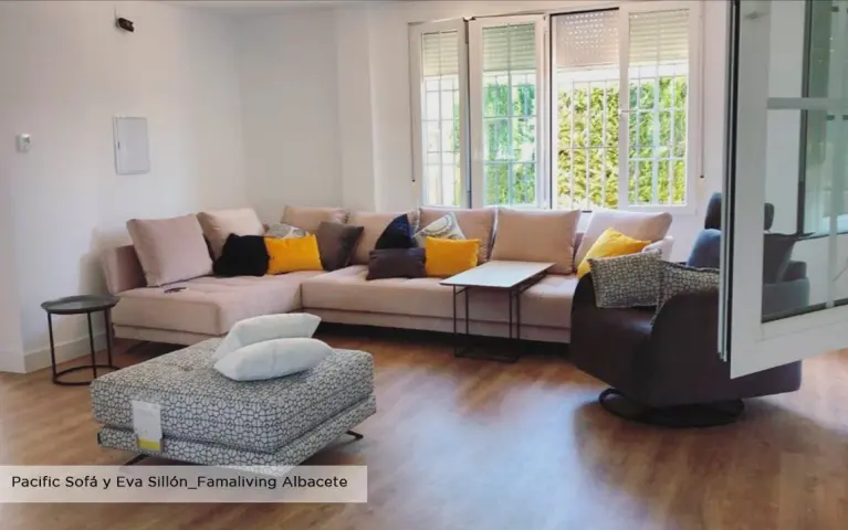 Pacific puff y sillón relax Eva Famaliving Albacete