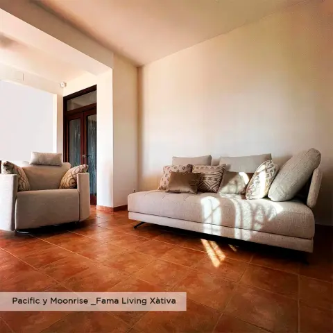 Pacific y Moonrise de frente beige fama living Xàtiva