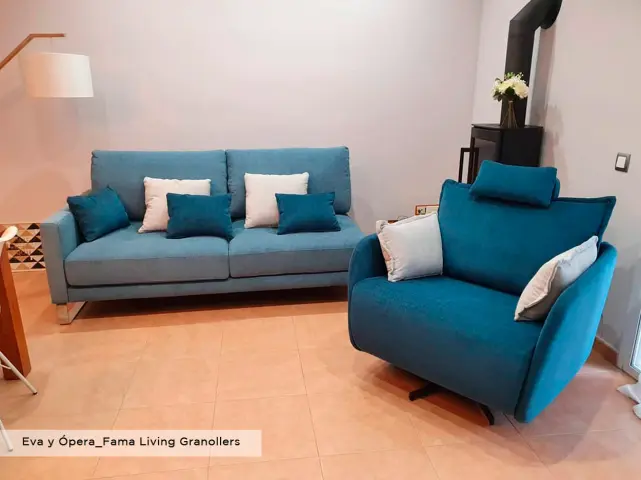 Sofá Ópera y Sillón Eva Fama Living Granollers