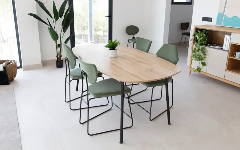 Minos mesa de comedor con tapa de madera y pie metálico