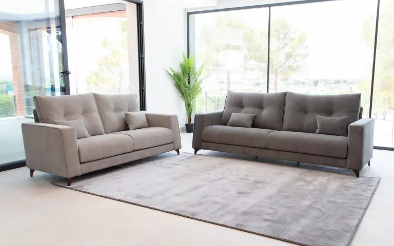 Divano grigio chiaro