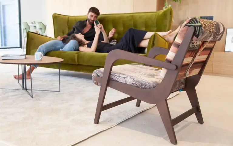 Boomerang accent armchair