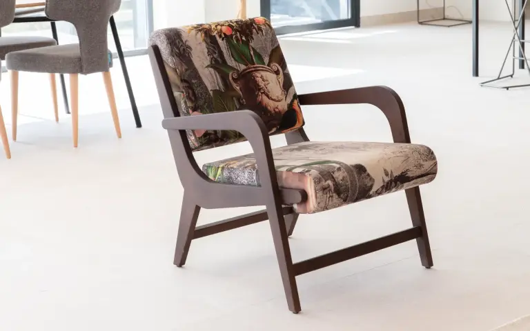 Boomerang accent armchair