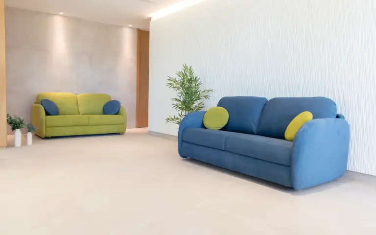 Divano letto arrotondato Bopy con apertura italiana