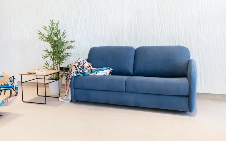 Divano letto arrotondato Bopy con apertura italiana