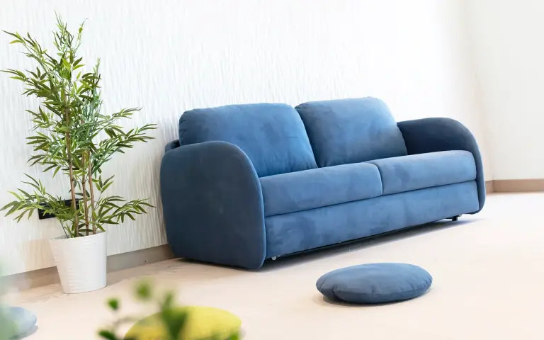 Divano letto arrotondato Bopy con apertura italiana