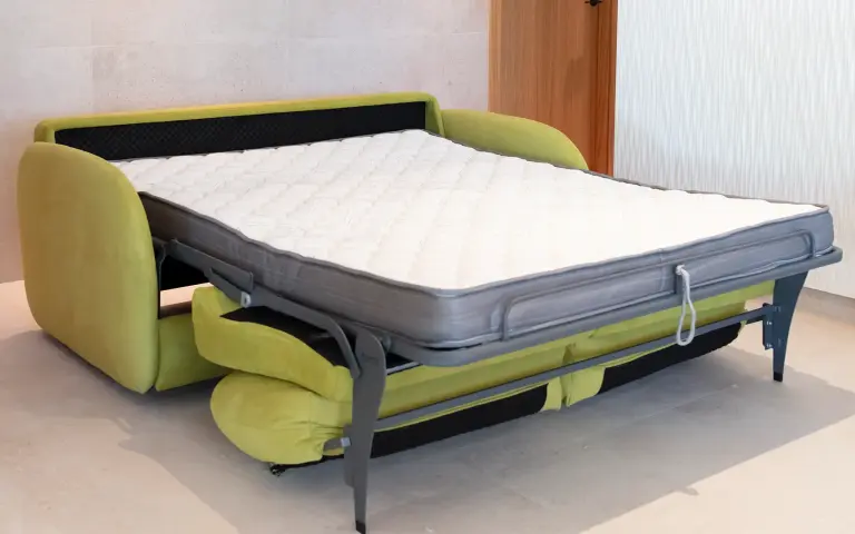 Divano letto arrotondato Bopy con apertura italiana