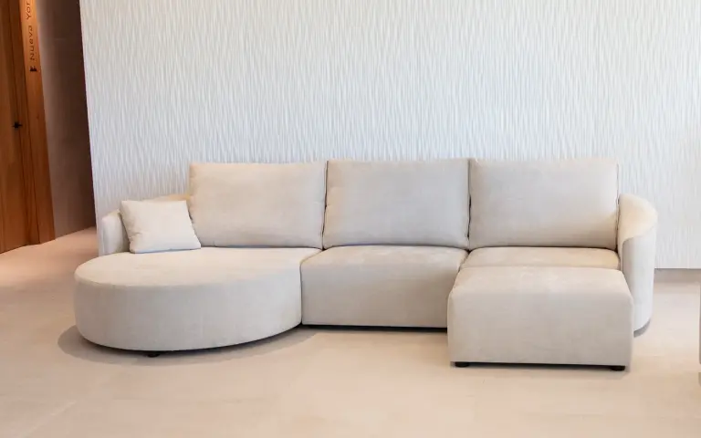 Nora sofá modular crudo con chaise longue redonda