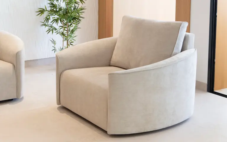 Fotoliu rotund Nora în tonuri neutre