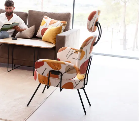 Fourmi es nuestro sillón de diseño articulable y multifuncional con sistema de respaldo y reposacabezas adaptable.