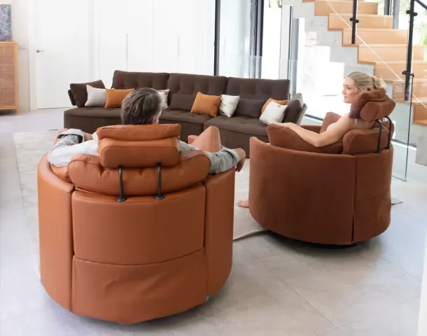 Fotoliu reclinabil Moonrise Big XL, în culoare maro, cu șezut larg și ergonomic pentru persoane de statură mare.