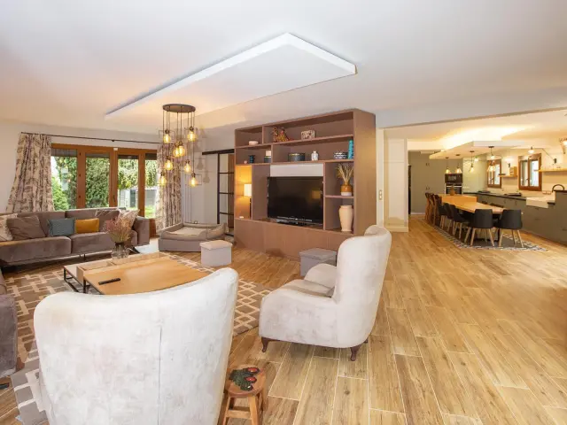 Aston | Sabrina Alvarez