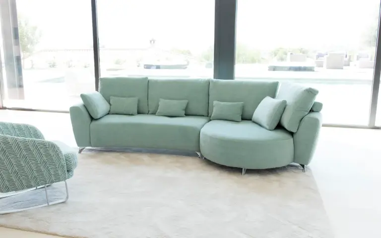 Valentina sofa Fama 2019 02